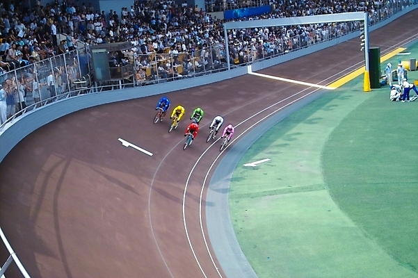 포토 JPG 주간 스포츠 레저 운동선수 사람 야외 레포츠 자전거 군중 사이클선수 경륜장 사이클링 국내포토 자연요소 스포츠시설 바이크 육상스포츠 파일형식