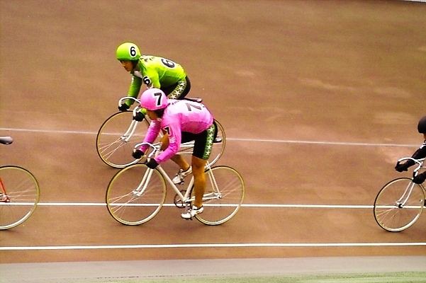 포토 JPG 주간 남자 스포츠 레저 운동선수 사람 여러명 야외 레포츠 자전거 사이클선수 경륜장 사이클링 남자만 국내포토 자연요소 다수 스포츠시설 바이크 육상스포츠 파일형식