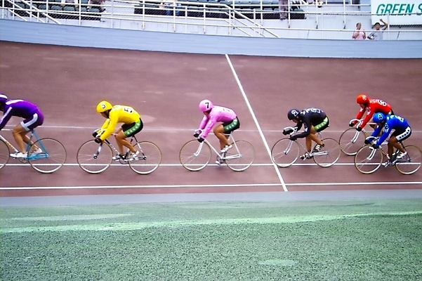 포토 JPG 주간 남자 스포츠 레저 운동선수 사람 여러명 야외 레포츠 자전거 사이클선수 경륜장 사이클링 남자만 국내포토 자연요소 다수 스포츠시설 바이크 육상스포츠 파일형식