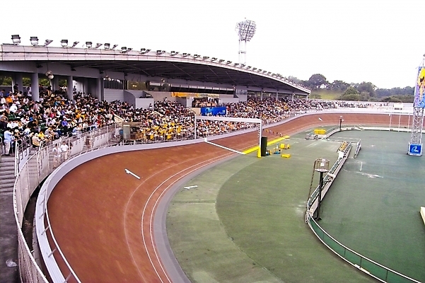 포토 JPG 주간 시설물 현대건축 건축 스포츠 스포츠시설 사람 야외 자전거 스타디움 경기장 군중 경륜장 국내포토 자연요소 건축물 바이크 시설 파일형식