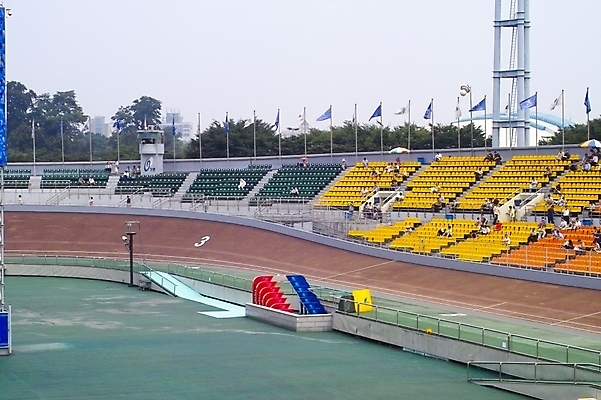 포토 JPG 주간 시설물 현대건축 건축 스포츠시설 사람 야외 자전거 스타디움 경기장 경륜장 국내포토 자연요소 건축물 스포츠 바이크 시설 파일형식