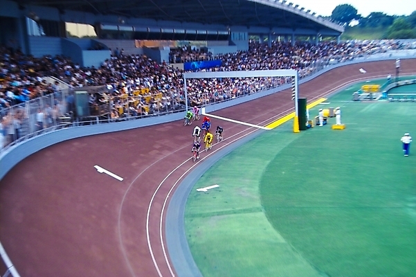 포토 JPG 주간 스포츠 레저 운동선수 사람 야외 레포츠 자전거 군중 사이클선수 경륜장 사이클링 국내포토 자연요소 스포츠시설 바이크 육상스포츠 파일형식