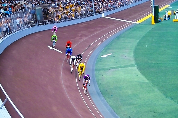 포토 JPG 주간 남자 스포츠 레저 운동선수 사람 여러명 야외 레포츠 자전거 사이클선수 경륜장 사이클링 남자만 국내포토 자연요소 다수 스포츠시설 바이크 육상스포츠 파일형식