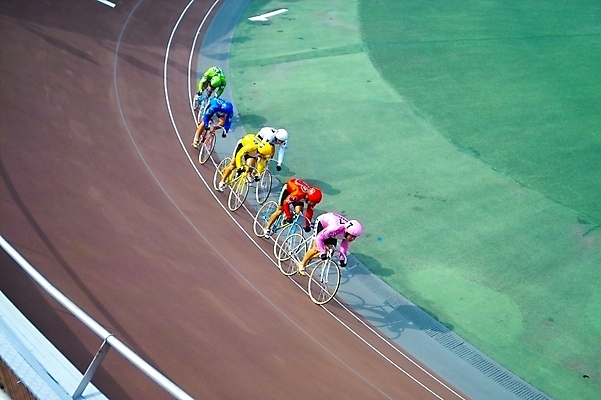 포토 JPG 주간 남자 스포츠 레저 운동선수 사람 여러명 야외 레포츠 자전거 사이클선수 경륜장 사이클링 남자만 국내포토 자연요소 다수 스포츠시설 바이크 육상스포츠 파일형식