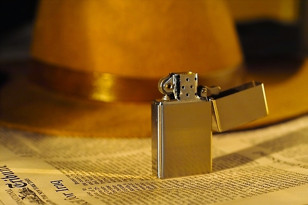 포토 JPG 모자 생활용품 사람없음 도구 신문 성냥 오브젝트 라이터 라이타 국내포토 잡화 간행물 뉴스 파일형식