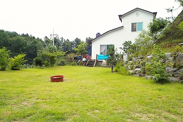 포토 JPG 주간 나무 식물 시설물 웰빙 공원 건축 주택 잔디 사람없음 야외 건물 정원 전원주택 국내포토 자연요소 건축물 공공시설 파일형식