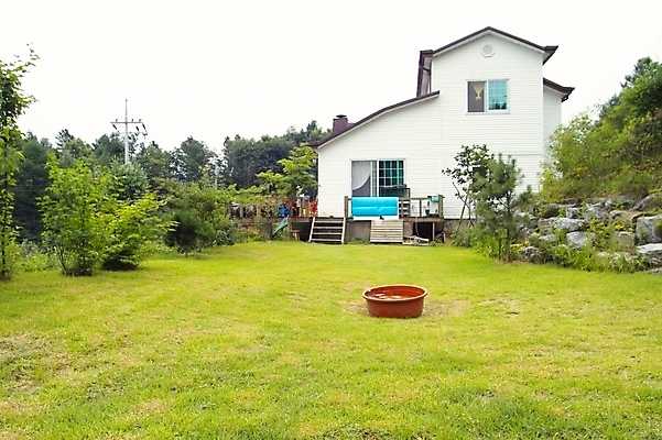 포토 JPG 주간 나무 식물 시설물 웰빙 공원 건축 주택 잔디 사람없음 야외 건물 정원 전원주택 국내포토 자연요소 건축물 공공시설 파일형식