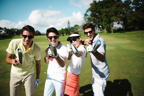 포토 JPG 주간 서양인 외국인 백인 해외기획촬영 여자 남자 스포츠 골프 장난 모션 골프장 필드 서기 미소 들기 사람 동양인 잔디 여러명 상반신 20대 성인 야외 앞모습 선글라스 골프채 한국인 2015년태국 청년만 성인만 국내포토 자연요소 식물 안경 뷰포인트 다수 스포츠시설 골프용품 표정 인종 청년 구기 파일형식