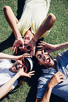 포토 JPG 주간 서양인 외국인 백인 해외기획촬영 여자 남자 스포츠 골프 장난 모션 골프장 필드 미소 사람 동양인 손짓 잔디 상반신 20대 성인 야외 앞모습 세명 눕기 한국인 2015년태국 청년만 성인만 국내포토 자연요소 식물 뷰포인트 스포츠시설 표정 인종 청년 구기 파일형식