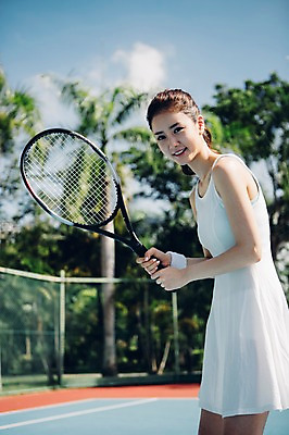 포토 JPG 주간 해외기획촬영 우먼라이프 라이프스타일 여자 스포츠 모션 건강 한명 서기 들기 사람 동양인 상반신 20대 성인 야외 옆모습 운동 한국인 테니스 라켓 테니스라켓 테니스장 2015년태국 여자만 여자한명만 성인여자만 청년만 청년여자만 성인한명만 청년여자한명만 성인여자한명만 성인만 국내포토 자연요소 1 스포츠용품 뷰포인트 스포츠시설 인종 청년 생활 구기 파일형식