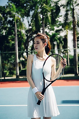 포토 JPG 주간 해외기획촬영 우먼라이프 라이프스타일 여자 스포츠 모션 건강 한명 서기 들기 사람 동양인 상반신 20대 성인 야외 앞모습 운동 한국인 테니스 라켓 테니스라켓 테니스장 2015년태국 여자만 여자한명만 성인여자만 청년만 청년여자만 성인한명만 청년여자한명만 성인여자한명만 성인만 국내포토 자연요소 1 스포츠용품 뷰포인트 스포츠시설 인종 청년 생활 구기 파일형식