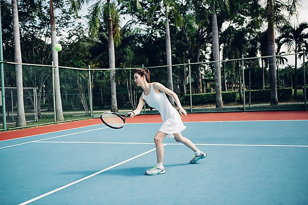 포토 JPG 주간 전신 해외기획촬영 우먼라이프 라이프스타일 여자 스포츠 모션 건강 한명 서기 들기 사람 동양인 20대 성인 야외 앞모습 운동 한국인 테니스 라켓 테니스라켓 테니스장 2015년태국 여자만 여자한명만 성인여자만 청년만 청년여자만 성인한명만 청년여자한명만 성인여자한명만 성인만 휘두르기 국내포토 자연요소 1 스포츠용품 뷰포인트 스포츠시설 인종 청년 생활 구기 파일형식