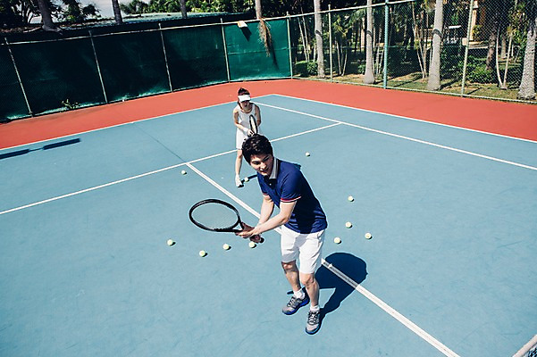 포토 JPG 주간 전신 해외기획촬영 라이프스타일 커플 응시 여자 남자 스포츠 커플라이프 모션 건강 들기 사람 동양인 20대 성인 야외 두명 앞모습 하이앵글 운동 한국인 테니스 라켓 테니스라켓 테니스장 2015년태국 청년만 성인만 국내포토 자연요소 시선 스포츠용품 뷰포인트 스포츠시설 관계 인종 청년 생활 구기 파일형식