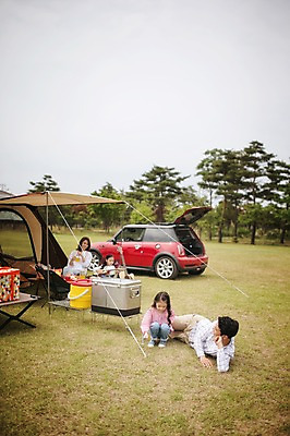 포토 JPG 주간 전신 라이프스타일 응시 여자 남자 어린이 가족 모션 자동차 한국 함께함 텐트 사람 앉기 동양인 소녀 여러명 성인 야외 30대 눕기 화목 다정 캠핑 한국인 가족라이프 아빠 쌍둥이 캠핑장 즐거움 자매 강원도 양양군 국내포토 자연요소 시선 감정 아시아 육상교통 다수 컨셉 관계 레저 캠핑도구 인종 생활 장년 파일형식