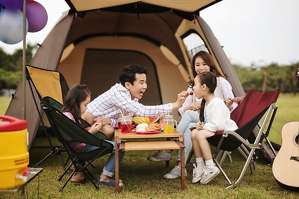 포토 JPG 주간 전신 라이프스타일 여자 남자 어린이 음식 의자 가족 모션 엄마 한국 함께함 텐트 사람 앉기 동양인 소녀 여러명 성인 야외 옆모습 30대 화목 다정 캠핑 한국인 기타 가족라이프 아빠 먹기 쌍둥이 캠핑장 즐거움 자매 강원도 풍선 양양군 국내포토 자연요소 감정 아시아 뷰포인트 가구 다수 컨셉 관계 현악기 레저 캠핑도구 인종 생활 장년 파일형식