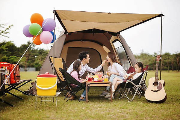 포토 JPG 주간 전신 라이프스타일 여자 남자 어린이 과일 가족 모션 엄마 한국 함께함 텐트 사람 앉기 동양인 소녀 여러명 성인 야외 옆모습 30대 화목 다정 캠핑 한국인 기타 가족라이프 아빠 먹여주기 쌍둥이 캠핑장 즐거움 자매 강원도 풍선 양양군 국내포토 자연요소 감정 아시아 뷰포인트 다수 컨셉 관계 현악기 레저 캠핑도구 인종 생활 장년 먹기 파일형식