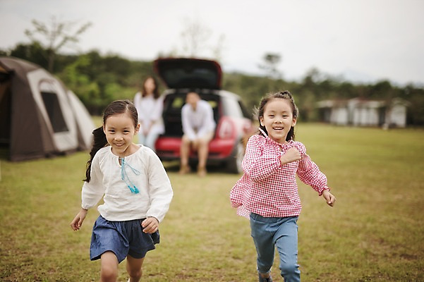 포토 JPG 주간 전신 라이프스타일 여자 남자 어린이 가족 모션 자동차 엄마 한국 함께함 텐트 서기 사람 동양인 소녀 여러명 성인 야외 앞모습 아웃포커스 30대 달리기 화목 다정 캠핑 한국인 가족라이프 아빠 쌍둥이 캠핑장 즐거움 자매 강원도 양양군 국내포토 자연요소 감정 아시아 육상교통 뷰포인트 다수 컨셉 관계 레저 촬영기법 캠핑도구 인종 생활 장년 파일형식