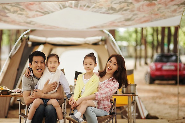 포토 JPG 주간 라이프스타일 여자 남자 어린이 의자 가족 모션 엄마 한국 텐트 미소 사람 앉기 동양인 소녀 여러명 상반신 성인 야외 앞모습 30대 캠핑 한국인 가족라이프 아빠 쌍둥이 캠핑장 자매 천막 강원도 양양군 국내포토 자연요소 아시아 뷰포인트 가구 다수 관계 레저 표정 캠핑도구 인종 생활 장년 파일형식