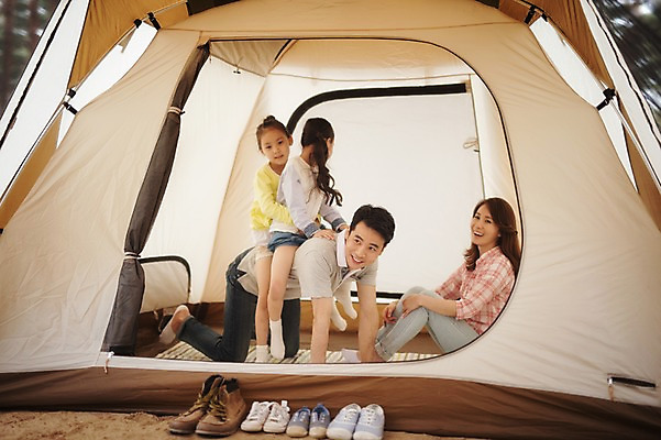 포토 JPG 주간 라이프스타일 여자 남자 어린이 엎드리기 장난 가족 모션 놀이 엄마 한국 텐트 사람 앉기 동양인 소녀 여러명 상반신 성인 야외 앞모습 30대 캠핑 한국인 가족라이프 아빠 승차 쌍둥이 캠핑장 자매 강원도 양양군 국내포토 자연요소 아시아 뷰포인트 다수 관계 레저 캠핑도구 인종 생활 장년 파일형식