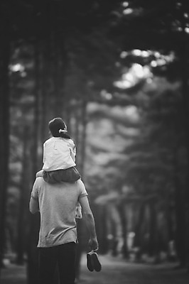 포토 JPG 주간 나무 식물 라이프스타일 여자 남자 딸 어린이 신발 가족 모션 한국 서기 들기 사람 소녀 상반신 성인 야외 두명 뒷모습 30대 캠핑 가족라이프 목말 아빠 추억 승차 숲속 숲 강원도 양양군 부녀 국내포토 자연요소 아시아 뷰포인트 컨셉 관계 레저 생활 장년 파일형식