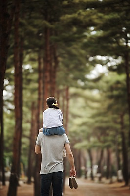 포토 JPG 주간 나무 식물 라이프스타일 여자 남자 딸 어린이 신발 가족 모션 한국 서기 들기 사람 소녀 상반신 성인 야외 두명 뒷모습 30대 캠핑 가족라이프 목말 아빠 추억 승차 숲속 숲 강원도 양양군 부녀 국내포토 자연요소 아시아 뷰포인트 컨셉 관계 레저 생활 장년 파일형식