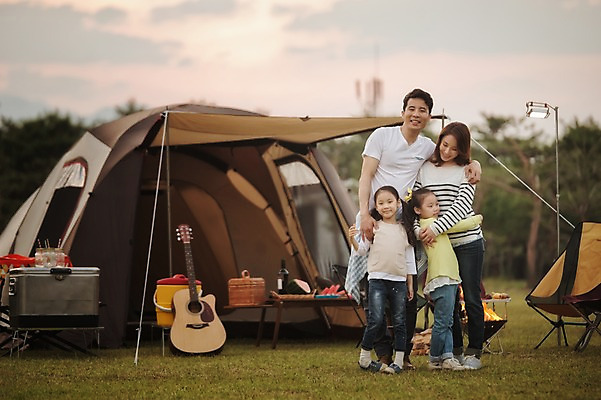 포토 JPG 주간 전신 라이프스타일 여자 남자 어린이 가족 모션 포옹 엄마 한국 함께함 텐트 서기 사람 동양인 소녀 여러명 성인 야외 앞모습 30대 화목 다정 캠핑 한국인 기타 가족라이프 아빠 쌍둥이 캠핑장 즐거움 자매 강원도 양양군 국내포토 자연요소 감정 아시아 뷰포인트 다수 컨셉 관계 안기 현악기 레저 캠핑도구 인종 생활 장년 파일형식