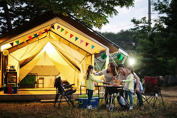 포토 JPG 주간 전신 라이프스타일 여자 남자 어린이 가족 모션 엄마 한국 텐트 요리 서기 들기 사람 동양인 소녀 여러명 성인 야외 옆모습 30대 화목 캠핑 한국인 가족라이프 아빠 그릴 바비큐 굽기 쌍둥이 캠핑장 즐거움 자매 강원도 꼬치구이 양양군 국내포토 자연요소 감정 아시아 음식 뷰포인트 다수 컨셉 관계 주방용품 레저 캠핑도구 인종 생활 장년 꼬치 구이 파일형식