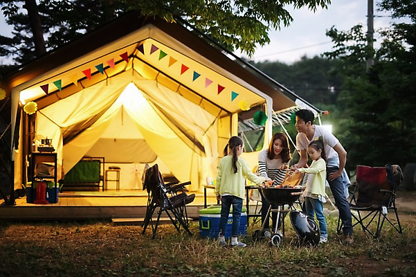 포토 JPG 주간 전신 라이프스타일 여자 남자 어린이 가족 모션 엄마 한국 텐트 요리 서기 사람 동양인 소녀 여러명 성인 야외 옆모습 30대 화목 캠핑 한국인 가족라이프 아빠 바비큐 굽기 쌍둥이 캠핑장 즐거움 자매 강원도 꼬치구이 양양군 국내포토 자연요소 감정 아시아 음식 뷰포인트 다수 컨셉 관계 레저 캠핑도구 인종 생활 장년 꼬치 구이 파일형식