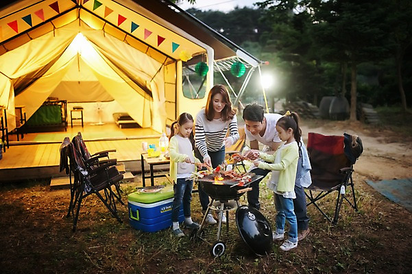 포토 JPG 주간 전신 라이프스타일 여자 남자 어린이 음식 가족 모션 엄마 한국 텐트 요리 서기 들기 사람 동양인 소녀 여러명 성인 야외 앞모습 옆모습 30대 화목 캠핑 한국인 가족라이프 아빠 바비큐 굽기 쌍둥이 캠핑장 즐거움 자매 강원도 꼬치구이 양양군 국내포토 자연요소 감정 아시아 뷰포인트 다수 컨셉 관계 레저 캠핑도구 인종 생활 장년 꼬치 구이 파일형식