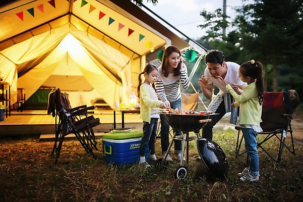 포토 JPG 주간 전신 라이프스타일 여자 남자 어린이 음식 가족 모션 엄마 한국 텐트 요리 서기 사람 동양인 소녀 여러명 성인 야외 앞모습 30대 화목 캠핑 한국인 가족라이프 아빠 바비큐 굽기 쌍둥이 캠핑장 즐거움 자매 강원도 꼬치구이 양양군 국내포토 자연요소 감정 아시아 뷰포인트 다수 컨셉 관계 레저 캠핑도구 인종 생활 장년 꼬치 구이 파일형식
