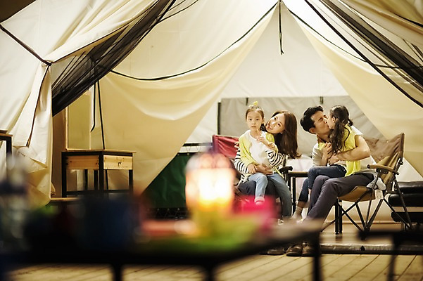 포토 JPG 전신 라이프스타일 여자 남자 어린이 의자 가족 안기 모션 엄마 키스 한국 텐트 사람 앉기 동양인 소녀 여러명 성인 야외 앞모습 30대 화목 캠핑 한국인 가족라이프 아빠 야간 쌍둥이 캠핑장 즐거움 자매 강원도 양양군 국내포토 자연요소 감정 아시아 뷰포인트 가구 다수 컨셉 관계 레저 캠핑도구 인종 생활 장년 애정표현 파일형식