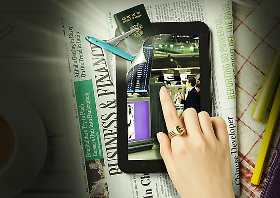 PSD 편집이미지 손 비행기 말린 한명 사람 신체부위 태블릿 공항 여권 영자신문 이미지편집 1 항공교통 교통시설 대중교통 전자제품 스마트기기 신문 파일형식