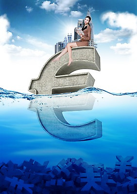 PSD 외국인 편집이미지 여자 한명 앉기 성인 물 유로 비즈니스우먼 수면 엔 침몰 이미지편집 자연요소 1 돈 비즈니스 모션 사람 인종 직장인 파일형식