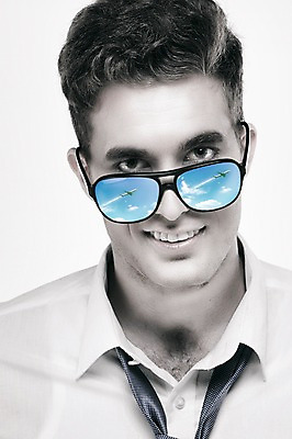 JPG 서양인 외국인 구름 편집이미지 남자 안경 휴가 비행기 흑백 한명 사람 성인 선글라스 반사 3D 꿈 디지털합성 과거 디지털아트 남자만 남자한명만 성인남자만 성인만 편집실사 편집3D 자연요소 1 잡화 컨셉 항공교통 대중교통 촬영기법 인종 CG 파일형식