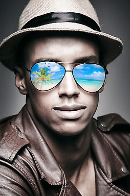 JPG 서양인 외국인 식물 구름 편집이미지 모자 남자 안경 바다 휴가 한명 사람 성인 해변 선글라스 야자수 반사 3D 꿈 디지털합성 휴양지 과거 가죽자켓 디지털아트 남자만 남자한명만 성인남자만 성인만 편집실사 편집3D 자연요소 나무 1 잡화 컨셉 인종 재킷 장소 CG 파일형식