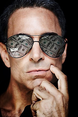 JPG 서양인 외국인 편집이미지 남자 안경 돈 비즈니스 한명 사람 성인 선글라스 반사 3D 달러 꿈 디지털합성 과거 디지털아트 남자만 남자한명만 성인남자만 성인만 편집실사 편집3D 1 잡화 컨셉 인종 재산 CG 파일형식