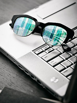 JPG 편집이미지 안경 사람없음 노트북 선글라스 반사 3D 꿈 디지털합성 과거 디지털아트 편집실사 편집3D 잡화 컨셉 전자제품 CG 파일형식