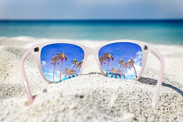 JPG 식물 편집이미지 안경 모래 바다 휴가 해변 사람없음 모래사장 선글라스 야자수 반사 3D 꿈 디지털합성 휴양지 과거 디지털아트 편집실사 편집3D 나무 잡화 컨셉 장소 CG 파일형식