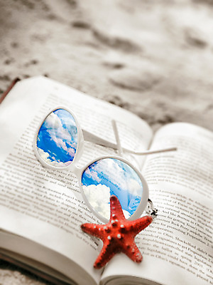 JPG 구름 편집이미지 안경 하늘 휴가 불가사리 사람없음 책 선글라스 반사 3D 꿈 디지털합성 과거 디지털아트 편집실사 편집3D 자연요소 잡화 컨셉 극피동물 CG 파일형식