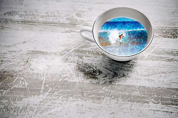 JPG 편집이미지 남자 파도 한명 사람 반사 3D 꿈 서핑 커피잔 찻잔 디지털합성 과거 서퍼 디지털아트 남자만 남자한명만 편집실사 편집3D 1 커피 바다 컨셉 잔 운동선수 수상스포츠 CG 파일형식