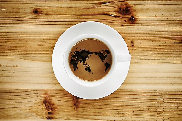 JPG 편집이미지 커피 음료 세계지도 사람없음 반사 3D 꿈 커피잔 찻잔 디지털합성 과거 디지털아트 편집실사 편집3D 컨셉 지도 잔 세계 CG 파일형식