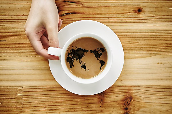 JPG 편집이미지 손 커피 음료 세계지도 사람 신체부위 반사 3D 꿈 커피잔 찻잔 디지털합성 과거 디지털아트 편집실사 편집3D 컨셉 지도 잔 세계 CG 파일형식