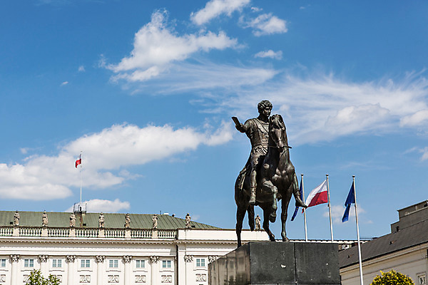 포토 JPG 주간 구름 해외풍경 유럽 하늘 풍경 사람없음 야외 동상 국기 동유럽 폴란드 구시가지 바르샤바 국내포토 자연요소 해외 나라 조형물 기념물 파일형식