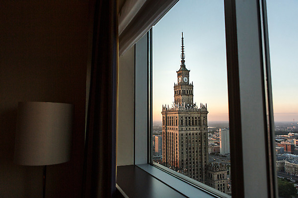 포토 JPG 해외풍경 유럽 창문 실내 풍경 빌딩 사람없음 건물 도시 동유럽 폴란드 문화과학궁전 바르샤바 국내포토 해외 건축물 나라 내부 궁전 파일형식