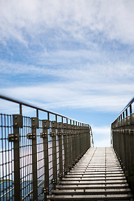 포토 JPG 주간 구름 해외풍경 유럽 하늘 풍경 사람없음 야외 울타리 계단 동유럽 폴란드 바르샤바 국내포토 자연요소 해외 나라 담장 파일형식