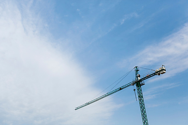 포토 JPG 주간 구름 해외풍경 유럽 하늘 공사 풍경 사람없음 야외 기중기 동유럽 폴란드 바르샤바 국내포토 자연요소 해외 나라 건설업 중장비 파일형식