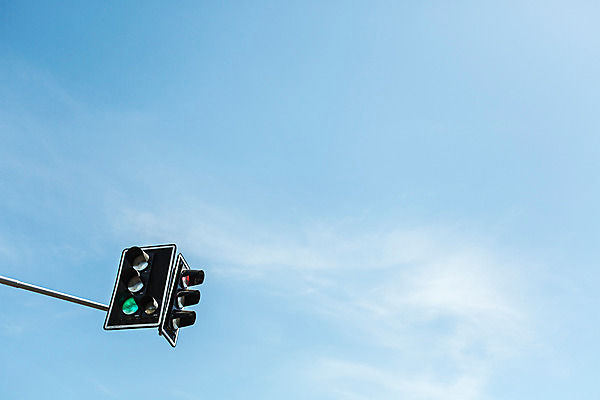 포토 JPG 주간 해외풍경 유럽 하늘 풍경 사람없음 야외 신호등 동유럽 폴란드 바르샤바 국내포토 자연요소 해외 나라 파일형식