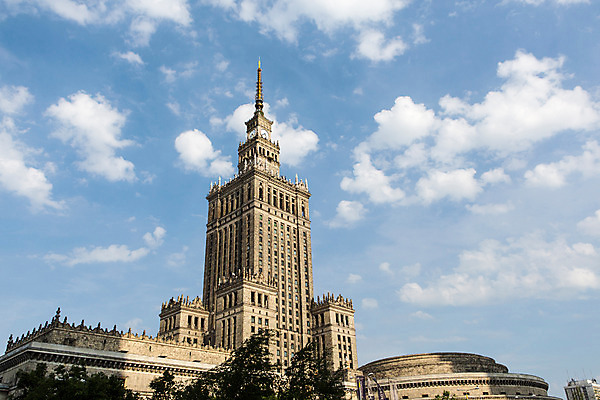 포토 JPG 주간 구름 해외풍경 유럽 하늘 풍경 사람없음 야외 건물 궁전 동유럽 폴란드 문화과학궁전 바르샤바 국내포토 자연요소 해외 건축물 나라 고건축 파일형식