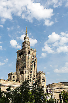 포토 JPG 주간 구름 해외풍경 유럽 하늘 풍경 사람없음 야외 건물 궁전 동유럽 폴란드 문화과학궁전 바르샤바 국내포토 자연요소 해외 건축물 나라 고건축 파일형식