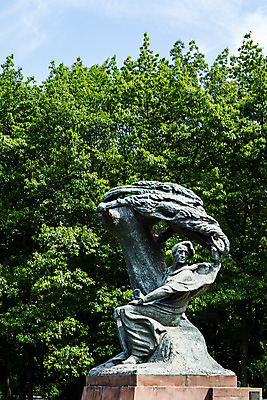 포토 JPG 주간 나무 식물 해외풍경 공원 유럽 자연 풍경 사람없음 야외 동상 동유럽 폴란드 바르샤바 와지엔키공원 국내포토 자연요소 해외 공공시설 나라 조형물 생태계 기념물 파일형식